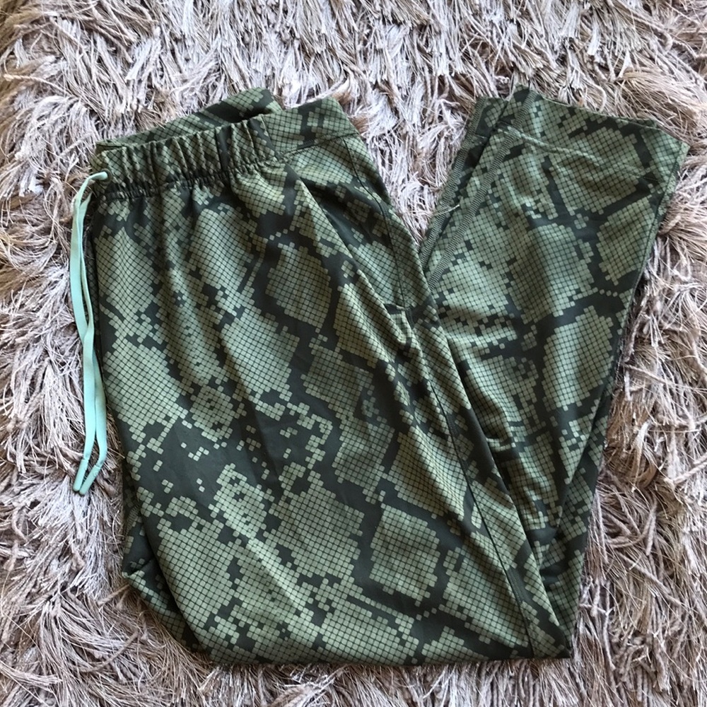 Lululemon jogger style pants